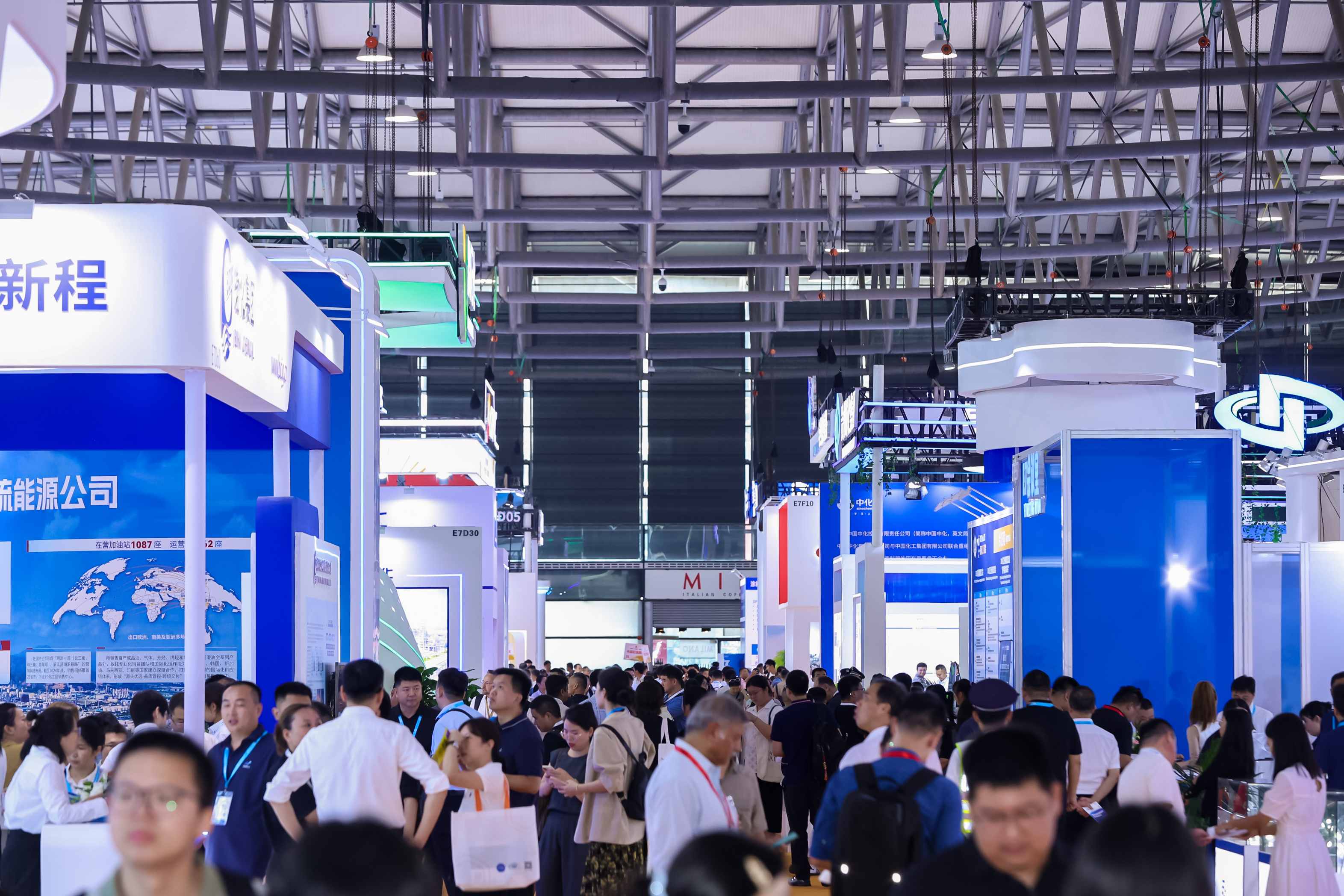 Cutting-Edge Digitalization in the Chemical Industry: Transforming Operations, Safety, and Sustainability